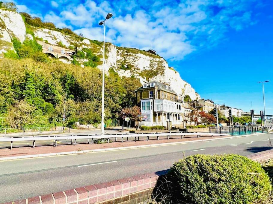 Flat 4 Marine Parade House, 1 East Cliff- Next To Dover Port, White Cliffs, Beach, Castle Esterno foto