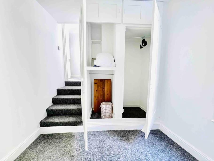 Flat 4 Marine Parade House, 1 East Cliff- Next To Dover Port, White Cliffs, Beach, Castle Esterno foto