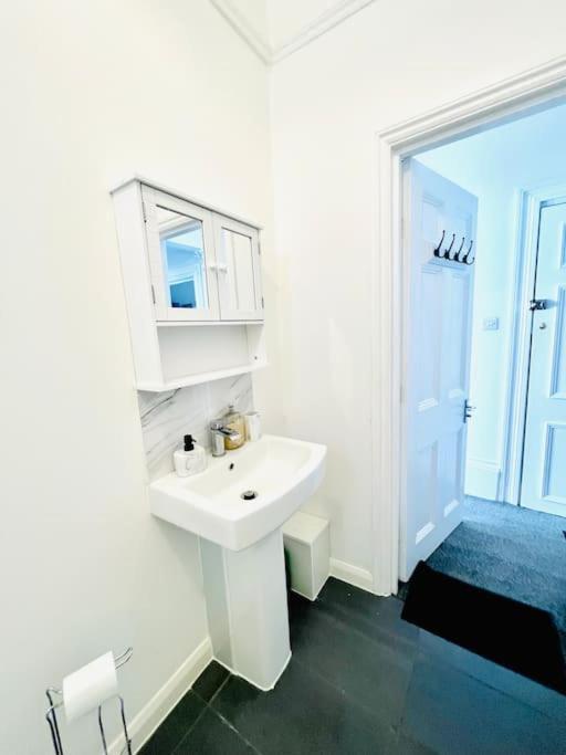 Flat 4 Marine Parade House, 1 East Cliff- Next To Dover Port, White Cliffs, Beach, Castle Esterno foto